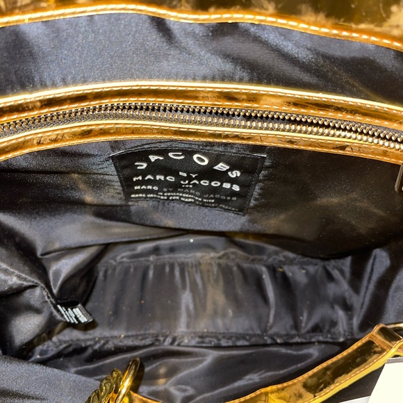 Hi I have this Beautiful pre-loved in excellent condition Marc by Marc Jacob’s - Picture 4 of 4